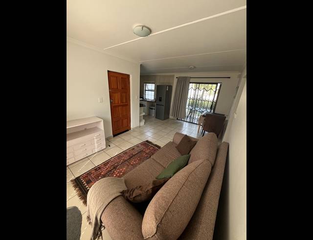 2 BEDROOM APARTMENT TO LET IN BURGUNDY ESTATE